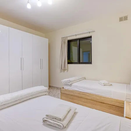 公寓 Large 3br With Private Balcony, St'pauls Bay By 360 Estates