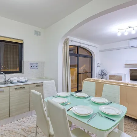 公寓 Large 3br With Private Balcony, St'pauls Bay By 360 Estates *