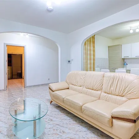 Large 3br With Private Balcony, St'pauls Bay By 360 Estates *