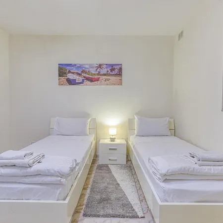 Large 3br With Private Balcony, St'pauls Bay By 360 Estates 圣保罗湾城