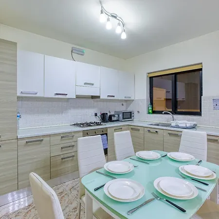 Large 3br With Private Balcony, St'pauls Bay By 360 Estates